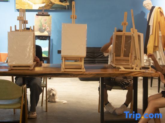 Санья: Sanya Yomovo – Bridge House Art Inn