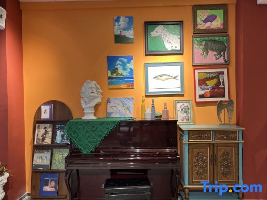 Санья: Sanya Yomovo – Bridge House Art Inn