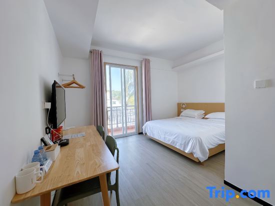Санья: Sanya Yomovo – Bridge House Art Inn