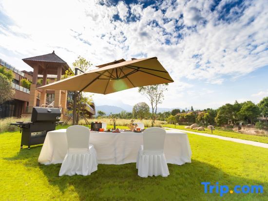 Чэнду: Qingcheng Mountain flowers fall twelve courtyard