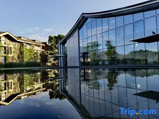 Чэнду: Qingcheng Mountain flowers fall twelve courtyard