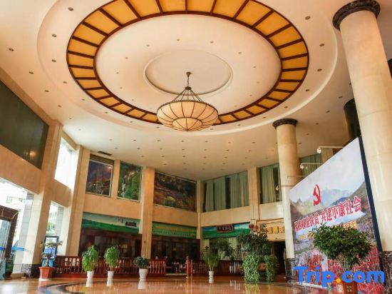 Дали: Lanping Jinbi Hotel