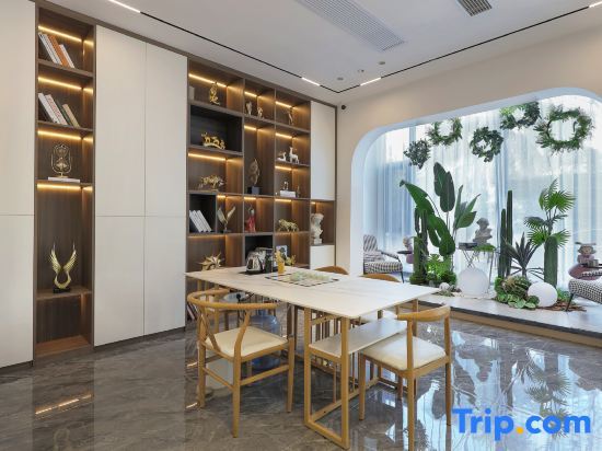 Санья: Yunhai · Jingqi Surf Hostel (Sanya Wuzhizhou Hotel)