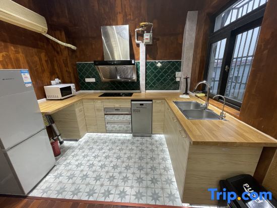 Шанхай: Shanghai Shikumen culture homestay (Zhengtong Road store)
