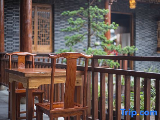 Хучжоу: Yunshuiyu Moganshan Hot Spring Siheyuan Homestay
