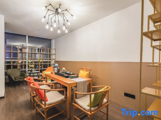 Циндао: Yunshu Nuanxi Hotel (Qingdao Huangdao Wangtaizhen Shop)