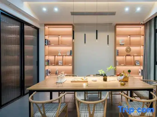 Хучжоу: Anji Yunleige Starry Sky Pool Holiday Homestay