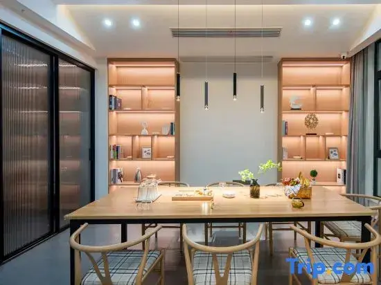 Хучжоу: Anji Yunleige Starry Sky Pool Holiday Homestay