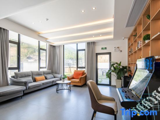 Хучжоу: Anji Yunleige Starry Sky Pool Holiday Homestay