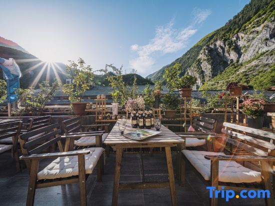 Цзючжайгоу: Jiuzhaigou Awang Travel Resort Inn (Scenic Visitor Center)