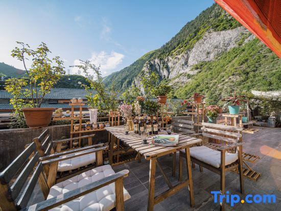 Цзючжайгоу: Jiuzhaigou Awang Travel Resort Inn (Scenic Visitor Center)