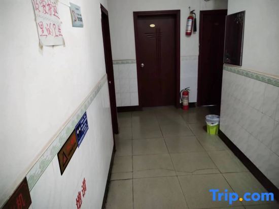 Цзыян: Anyue South Gate Hostel