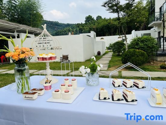 Хучжоу: Deqing, Mogan Mountain, Mo see Rainbow Homestay