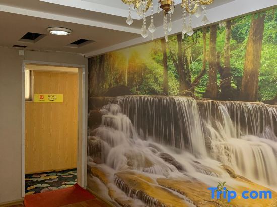 Линьи: Home Inn Huaxuan Hotel (Linyi Linyi Zhengyuan Road Branch)