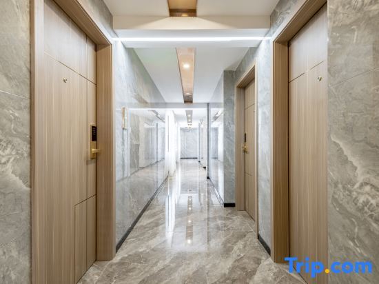 Дунгуань: Zhirong Jiayu (Liyueli Shopping Center Store)