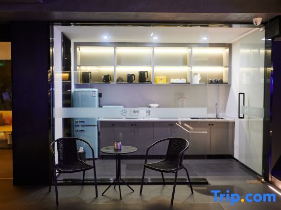 Тайчжоу: Santi E-sports Business Hotell (Taizhou Station Branch)