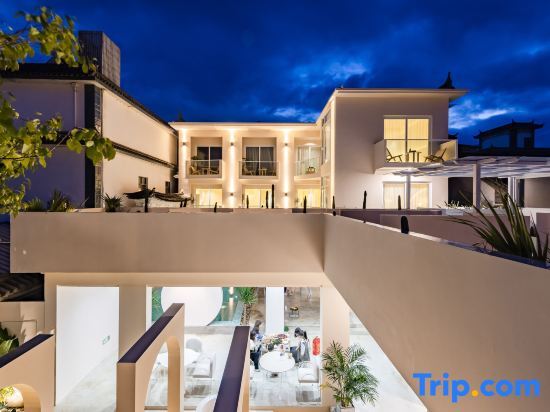 Дали: Jiujian Designer Homestay (Dali Net Red Swan Yanxi Branch)