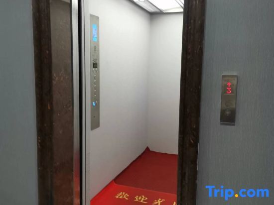 Цзилинь: Donggang Business Conference Hotel (Jilin University of Chemical Technology)