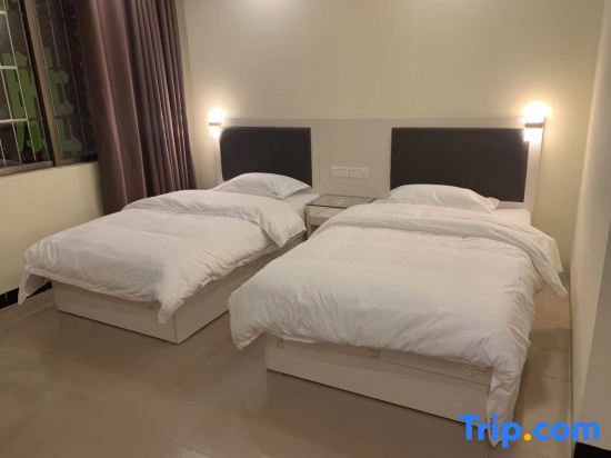 Фанчэнган: Dongxing Hengsheng Express Hotel