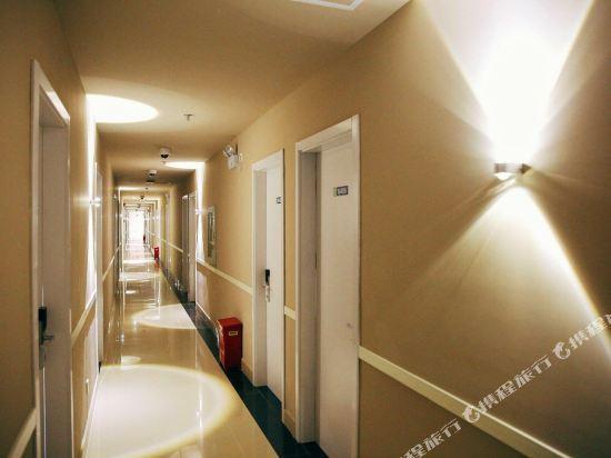 Шанхай: yi bai Hotel
