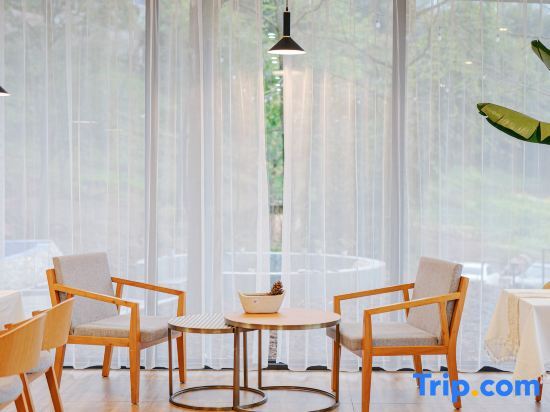 Яань: Persimmon Tree Homestay (Bifengxia Scenic Area)