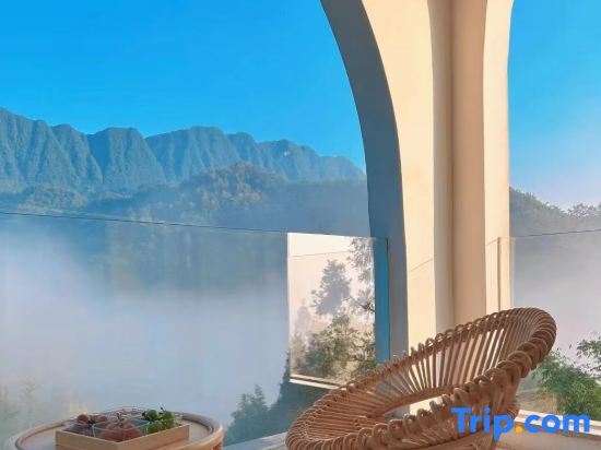 Яань: Yunqi Yougu Private Tang Homestay Ya'an Bifengxia Branch