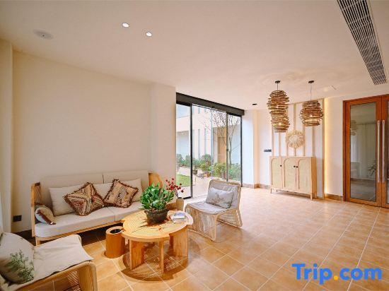 Яань: Yunqi Yougu Private Tang Homestay Ya'an Bifengxia Branch