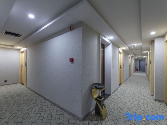 Шанхай: Yagangwan Four Seasons Hotel (Shanghai No.9 People's Hospital Fengcheng)