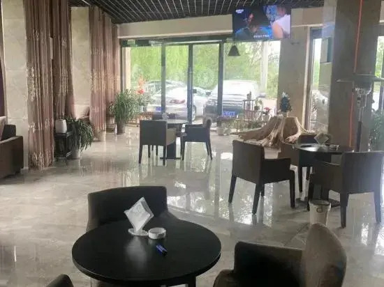 Яань: Waterfront Hotel