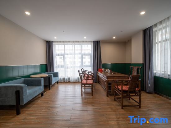 Буркин: James Joyce Coffetel (Burqin Youyifeng Road)