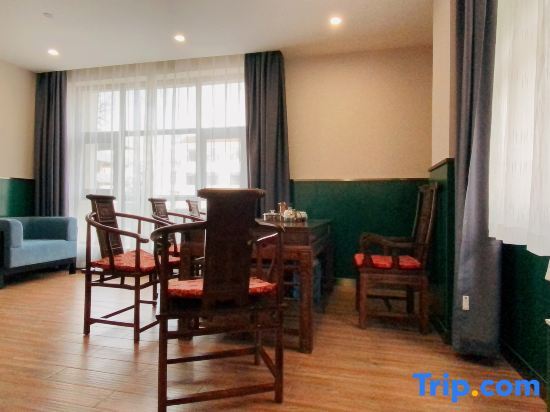 Буркин: James Joyce Coffetel (Burqin Youyifeng Road)