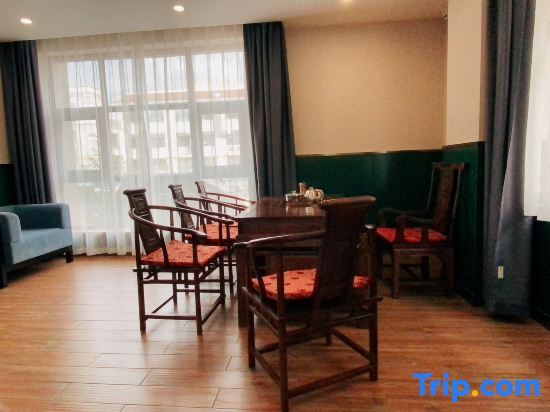Буркин: James Joyce Coffetel (Burqin Youyifeng Road)