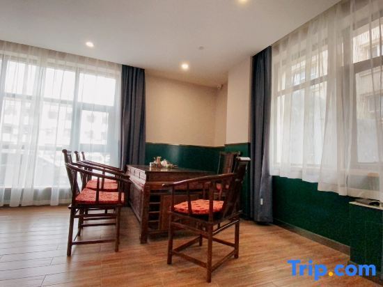 Буркин: James Joyce Coffetel (Burqin Youyifeng Road)