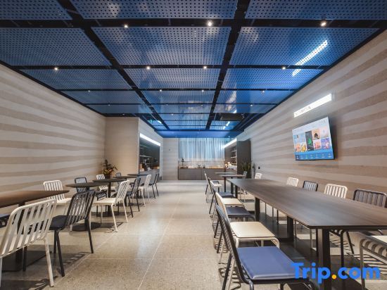 Нанкин: Nanjing Station Hongshan Zoo Light Residence Hotel