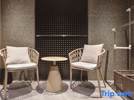 Нанкин: Nanjing Station Hongshan Zoo Light Residence Hotel