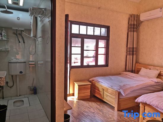 Яань: Asbestos Red Dream Inn