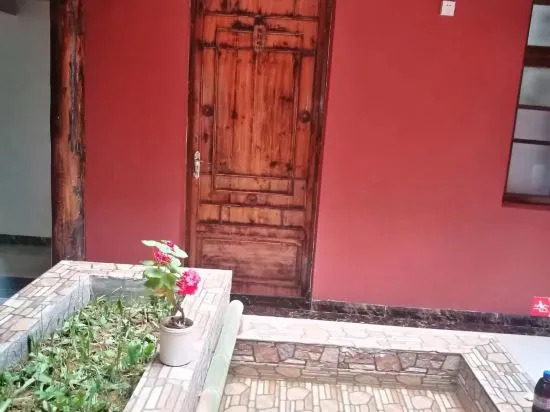 Яань: Asbestos Red Dream Inn