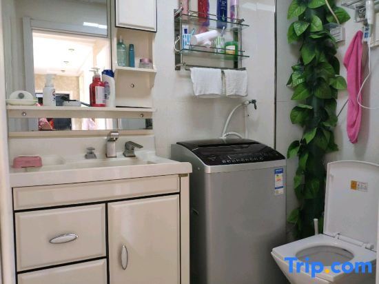 Бенкси: Benxi Huamu Hefu Warm Apartment