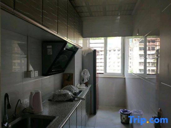 Бенкси: Benxi Huamu Hefu Warm Apartment