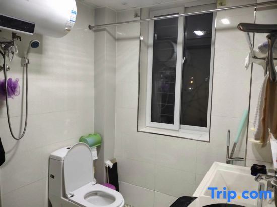 Бенкси: Benxi Huamu Hefu Warm Apartment