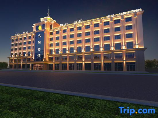 Цяньань: Qian'an Jiurun Tangquan Hotel