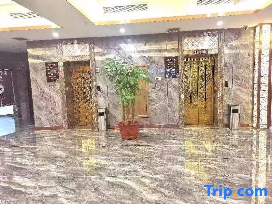 Цяньань: Qian'an Jiurun Tangquan Hotel