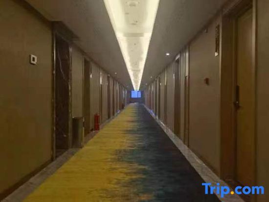 Цяньань: Qian'an Jiurun Tangquan Hotel