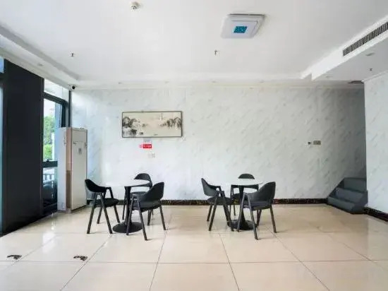 8 2 Business Hotel (Hefei Hi-tech Zone Anyi Affiliated Hospital Branch) — фото 1