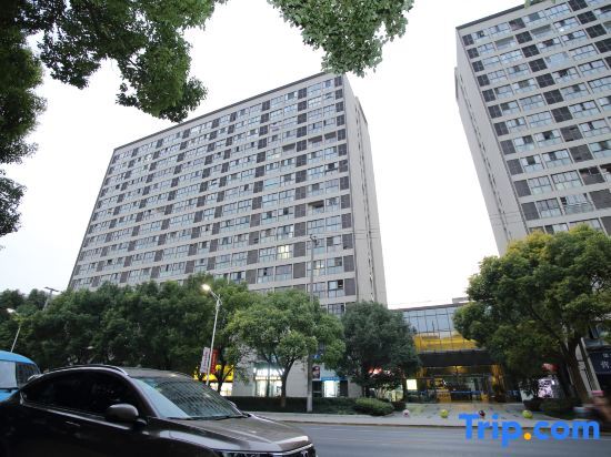 Шанхай: Light Luxury Apartment