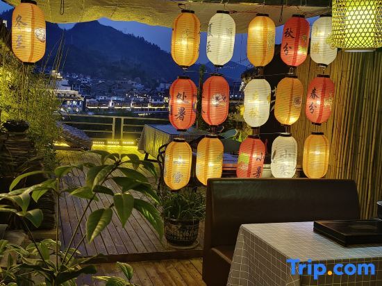 Уян: Zhenyuan Xurun Shanju River View Homestay (Zhenjiangge)