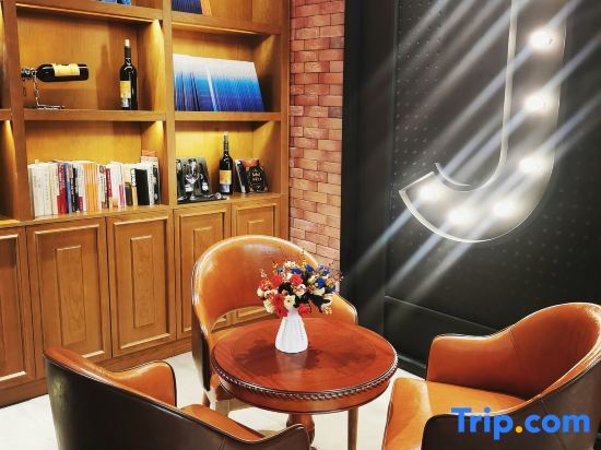Пекин: James Joyce Coffetel Hotel (Beijing Huiju Shopping Center Jingliang Road Branch)