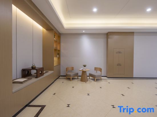 Хучжоу: Huaju Yashe Hotel (Huzhou Zhili Children's Clothing City)
