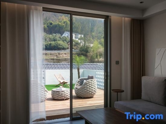 Чичжоу: Yueqiwan·Beautiful Light and Shadow Light Luxury and Zen·Shanju Healing Courtyard "Jiuhuashan
