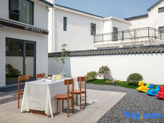 Чичжоу: Yueqiwan·Beautiful Light and Shadow Light Luxury and Zen·Shanju Healing Courtyard "Jiuhuashan